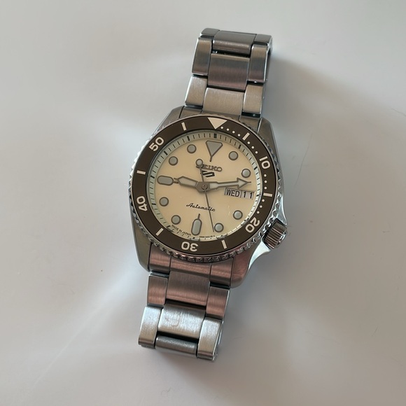 Seiko 5 Sports SRPK31 - Picture 2 of 9